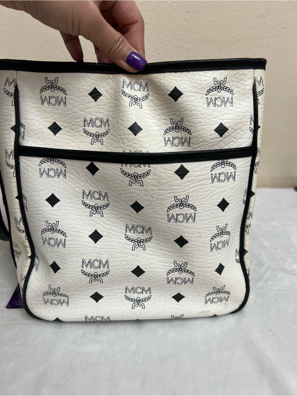 AUTH MCM WHITE TOTE - Picture 8 of 16
